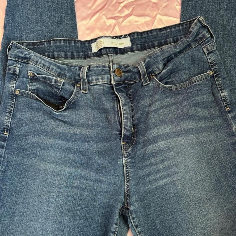 Levi-s Women's Blue and Navy Jeans